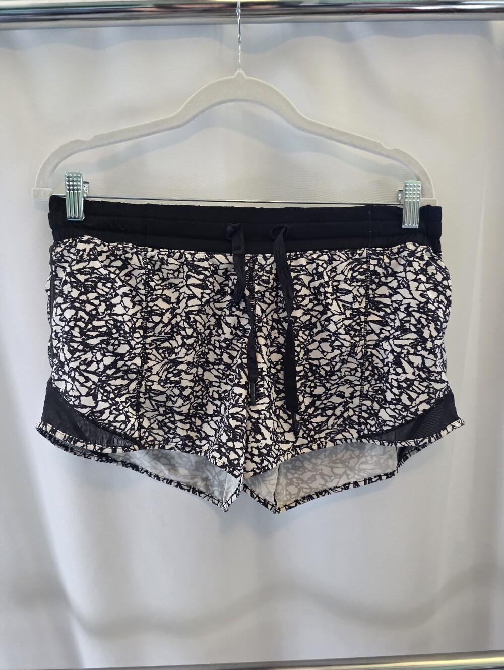 lululemon athletica Black & White Printed Women’s Athletic Shorts